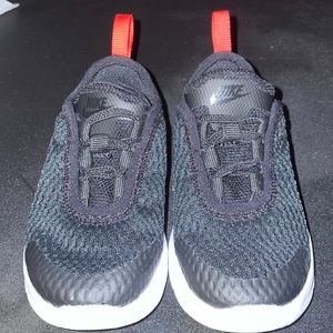 Nike Air Max Motion 2 in kids Size 5C